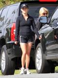 th_93468_celebrity_paradise.com_TheElder_ReeseWitherspoon2011_04_12_shoppingatBlickArtMaterialsinSantaMonica3_122_202lo.jpg