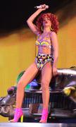 th_317263398_RihannaperforminginBaltimore4.6.2011_02_122_351lo.jpg