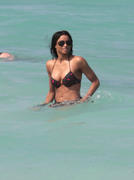 th_699778613_CiaraonthebeachinMiami14.5.2011_17_122_415lo.jpg
