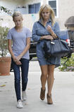 th_03121_Reese_Witherspoon_Out_for_Lunch_in_Brentwood_October_22_2012_064_122_453lo.jpg