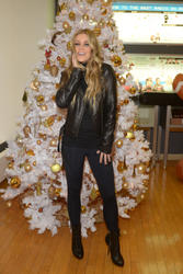 th_324320534_carmen_electra_at_the_sirius_xm_studios_in_nyc_11_122_72lo.jpg